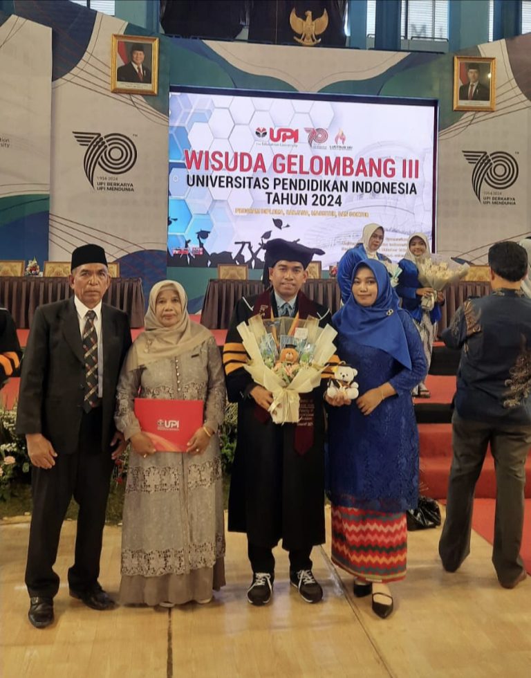Penuh Inspirasi, Radit Raih Prestasi dengan Wisudawan S3 Terbaik, Lulus 2 Tahun 11 Bulan di UPI Bandung