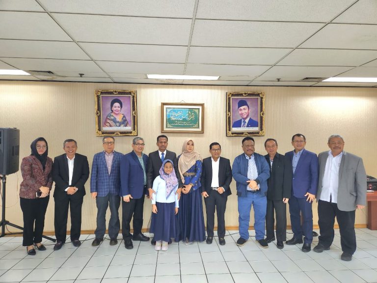 Pengacara Sukses Asal Wera Bima, H. Tasrif SH, MH Raih Gelar Doktor Ilmu Hukum di Universitas Jaya Baya