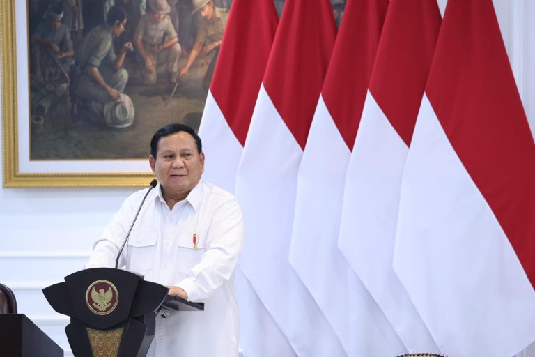 100 Hari Pemerintahan Prabowo-Gibran: Kepercayaan Publik Tinggi, Namun Evaluasi Kabinet Dibutuhkan