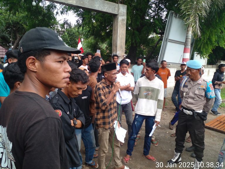 Aliansi Pemuda dan Masyarakat Gelar Aksi di Kantor Desa Sangiang, Tuntut Transparansi dan Pengembalian Uang Prona