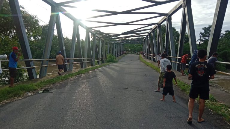 Jembatan Bakong Nyaris Ambruk, Akses Ditutup Demi Keselamatan Warga