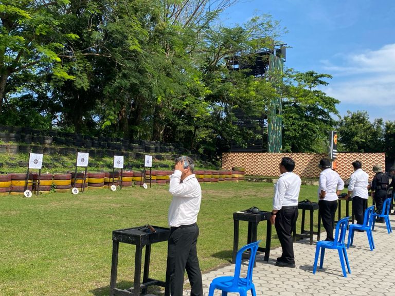 Tingkatkan Kemampuan, Polresta Mataram Gelar Latihan Menembak