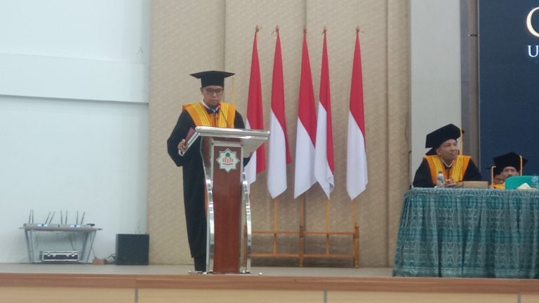Tangis Haru Prof. Gazali Kenang Almarhum Ayah Saat Pidato Pengukuhan Guru Besar