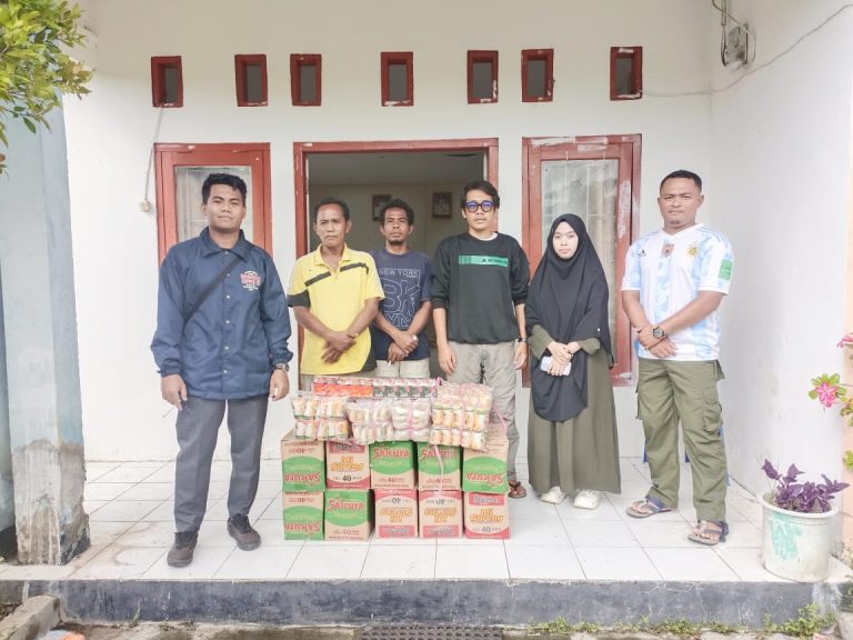 Cepat Tanggap dan Peduli Sesama, Remaja Masjid Sangiang Salurkan Bantuan untuk Warga Terdampak Banjir
