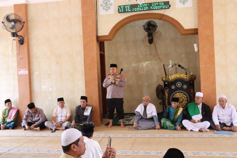 Pererat Silaturahmi dengan Masyarakat, Kapolresta Mataram Safari Kamtibmas di Masjid Baitul Gafur Ampenan