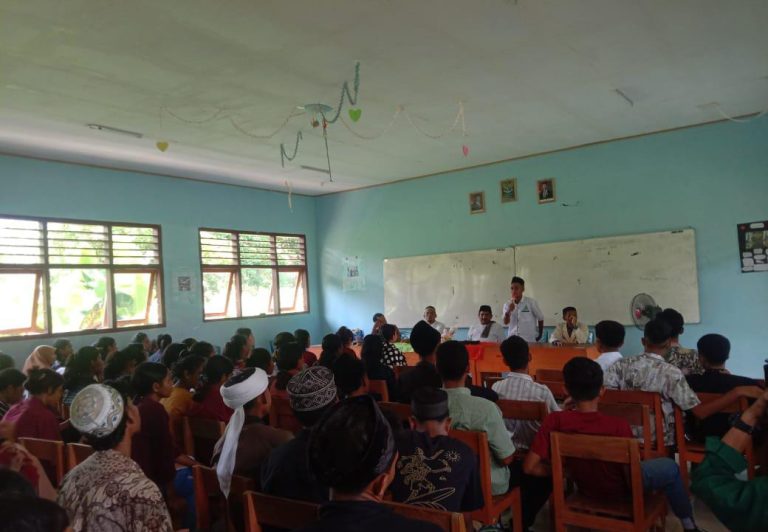 GP Ansor Matim Beri Penguatan Moderasi Beragama di SMAN 7 Elar
