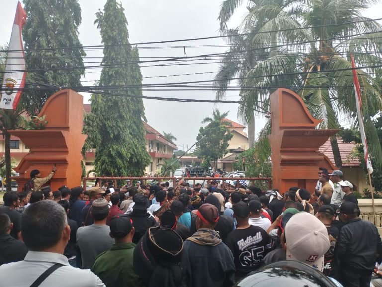 Tim Relawan Iqbal–Dinda, Aksi Depan Polda NTB