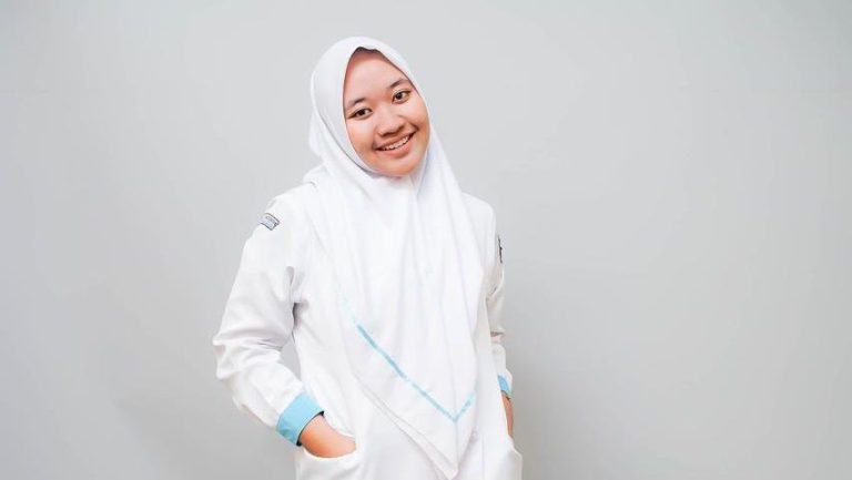 Dari TikTok ke Teknokrasi: Sabrina, Mahasiswi UMMAT Juara 1 Esai Nasional