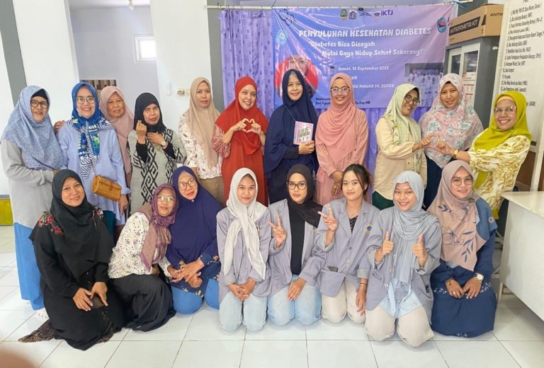Institut Kesehatan dan Teknologi Pondok Karya Dampingan Skrinning Diabetes ke Kader Mawar 14