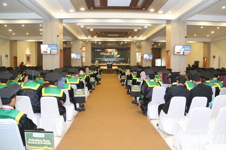 Prestasi Mahasiswa dan Lulusan Gemilang Warnai Wisuda ke-61 UMMAT