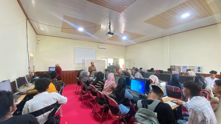 Mahasiswa PTI STKIP Taman Siswa Bima Antusias Ikuti Pelatihan Dasar IT