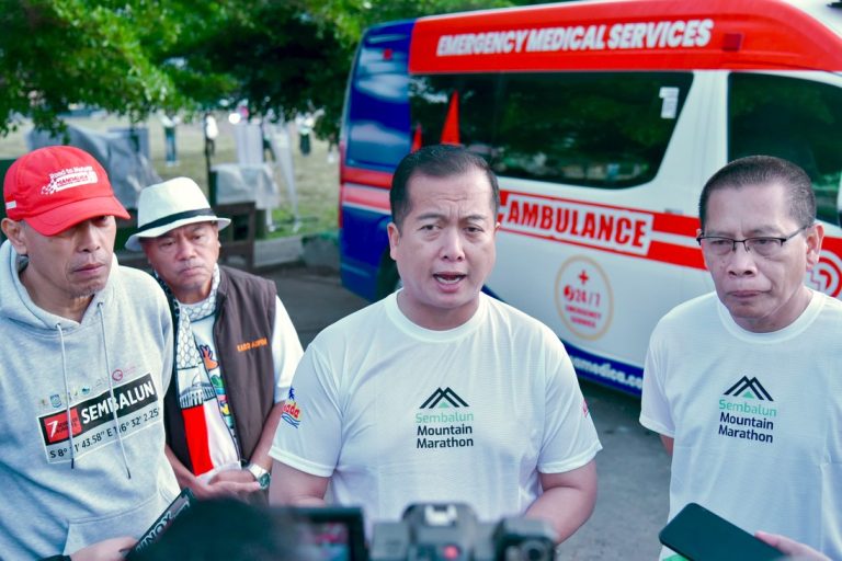 Gubernur Iqbal Lepas 700 Pelari pada Sembalun Mountain Marathon 2025