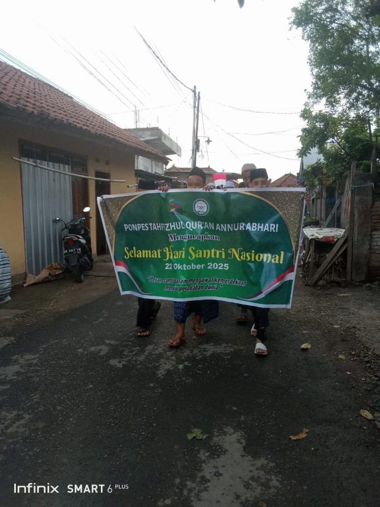 Ratusan Santri Pondok Pesantren Tahfizul Qur’an Annur Aba Hari Meriahkan Pawai Hari Santri Nasional