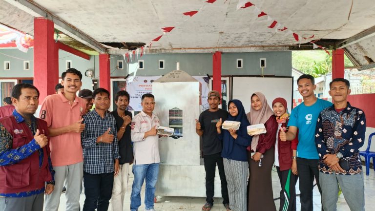 Tim Kosabangsa STKIP Taman Siswa Bima dan UMM Dorong Kemandirian Ekonomi Nelayan Mbawi melalui Inovasi