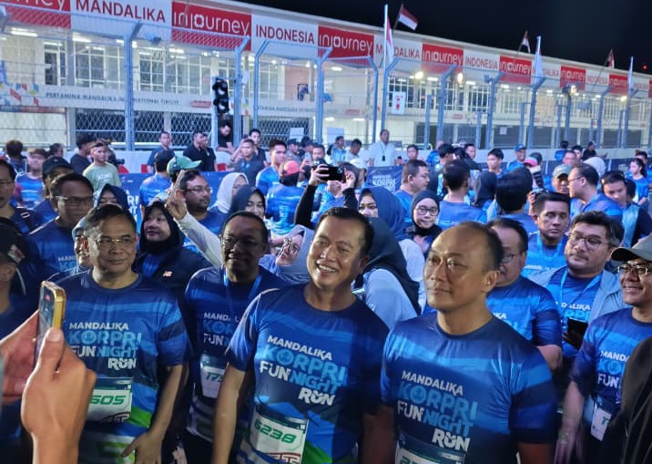 7.583 Peserta Ramaikan Mandalika Korpri Fun Night Run 2025, BKN Resmi Melepas Start