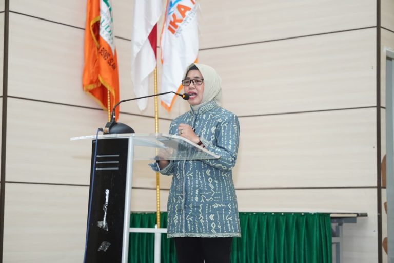 Sang Pelaku Sejarah Kembali Mengabdi: Pendiri FORKEIS Mega Oktaviany Resmi Pimpin IKA FEBI UIN Alauddin Makassar