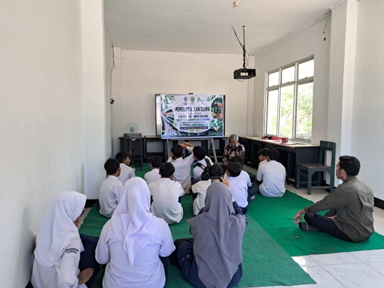 Dosen UMMAT Dampingi Siswa SMP Muhammadiyah Mataram Kelola Sampah Organik Sejak Dini