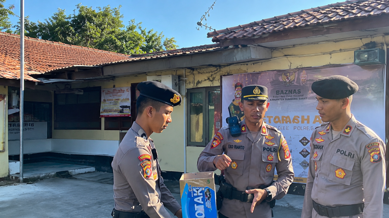 Polres Dompu Salurkan Bantuan Tunai untuk Korban Penganiayaan Asal Desa O’o