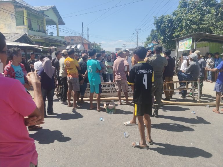 Aksi Blokade Jalan di Bolo, Warga Desak Penindakan Tegas Peredaran Narkoba