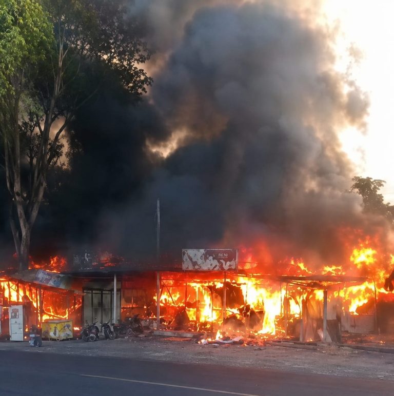 Musibah di Simpang Tiga Kodim, Tujuh Kios Warga Ludes Dilalap Api