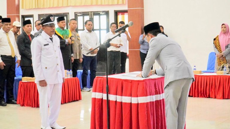 Bupati Dompu Lantik Madhar, Minta Kepentingan Warga Jadi Prioritas