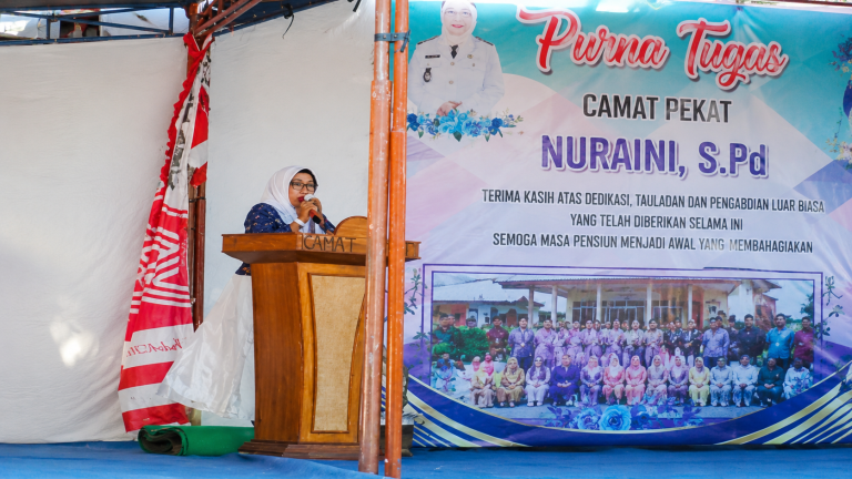 Camat Pekat Nuraini Purna Tugas, Warga Apresiasi Dedikasi dan Pengabdian