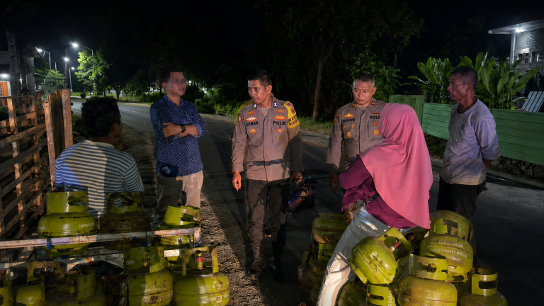 Bawa Puluhan LPG Subsidi, Dua Pria Bungkam Saat Diperiksa Polisi