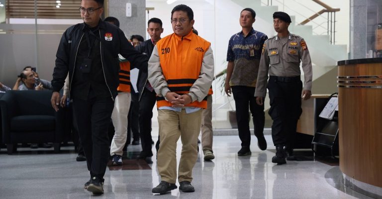 KPK Tahan Bupati Lombok Barat Bersama Dua Direktur, Diduga Terima Suap dan Gratifikasi Belasan Miliar Rupiah