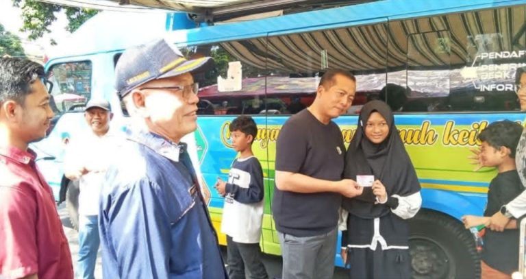 Pelayanan Adminduk Meriahkan Hari Anak Nasional, Warga Antusias Urus KIA dan Dokumen Kependudukan