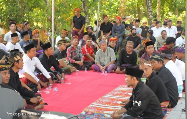 Bupati Najmul Tekankan Peran Adat dan Agama dalam Pengukuhan Mangku di Lombok Utara