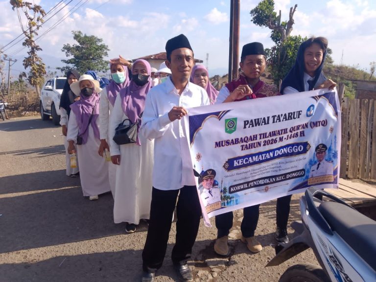 Semarak Pawai Ta’aruf Warnai Donggo, Pelajar Tunjukkan Cinta Al-Qur’an